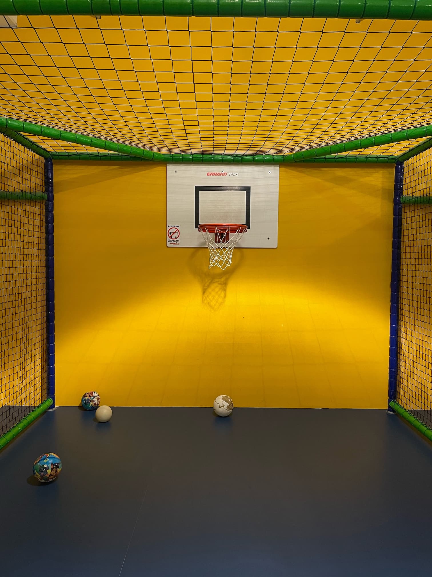 Indoor Basketballplatz für Kinder Indoor Basketballplatz für Kinder