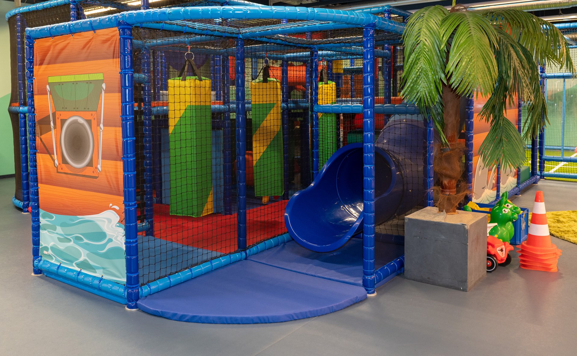 Indoor-Spielplatz Indoor Spielplatz, Rutsche