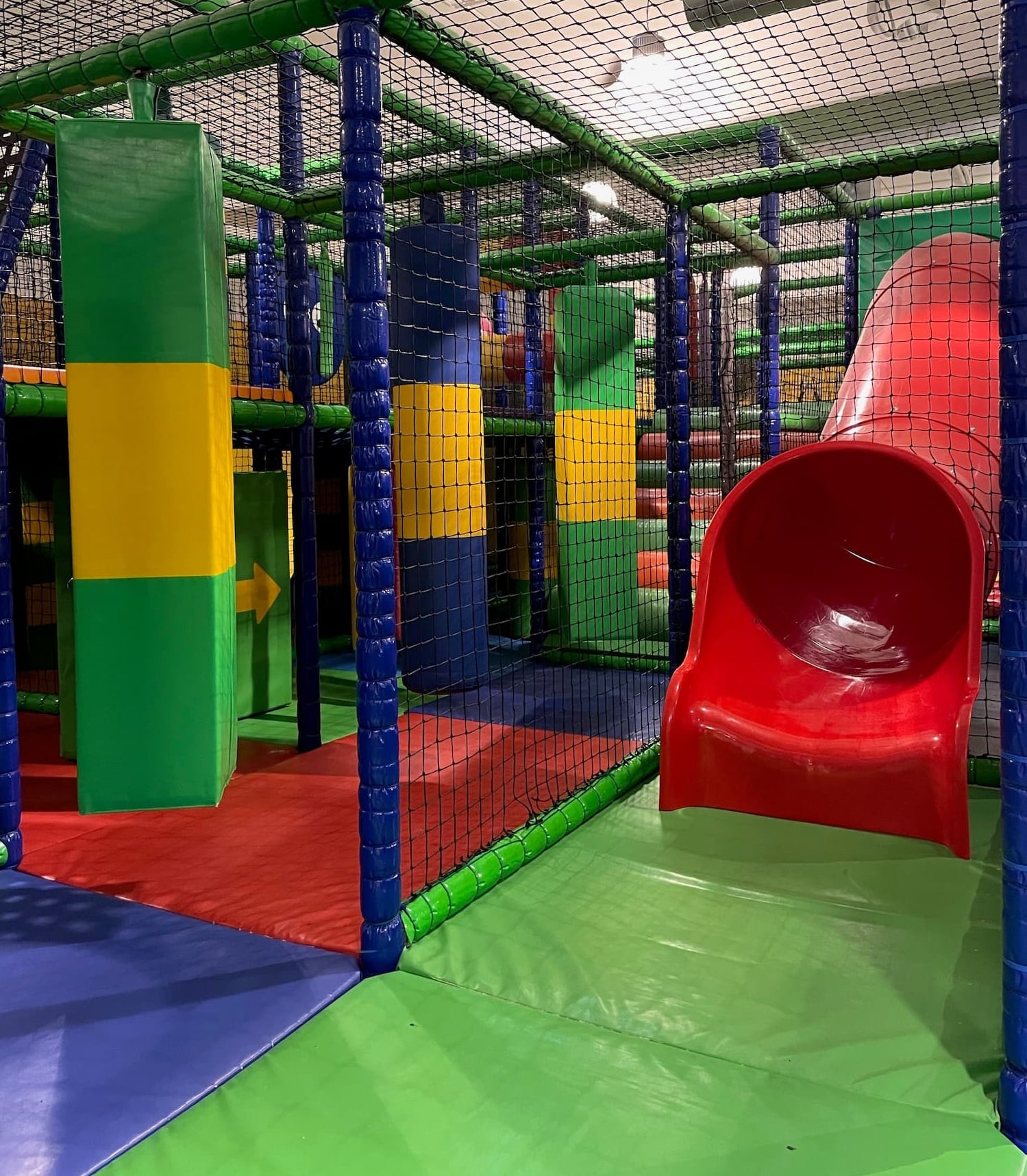Indoor Spielplatz Indoor Spielplatz, Rutsche